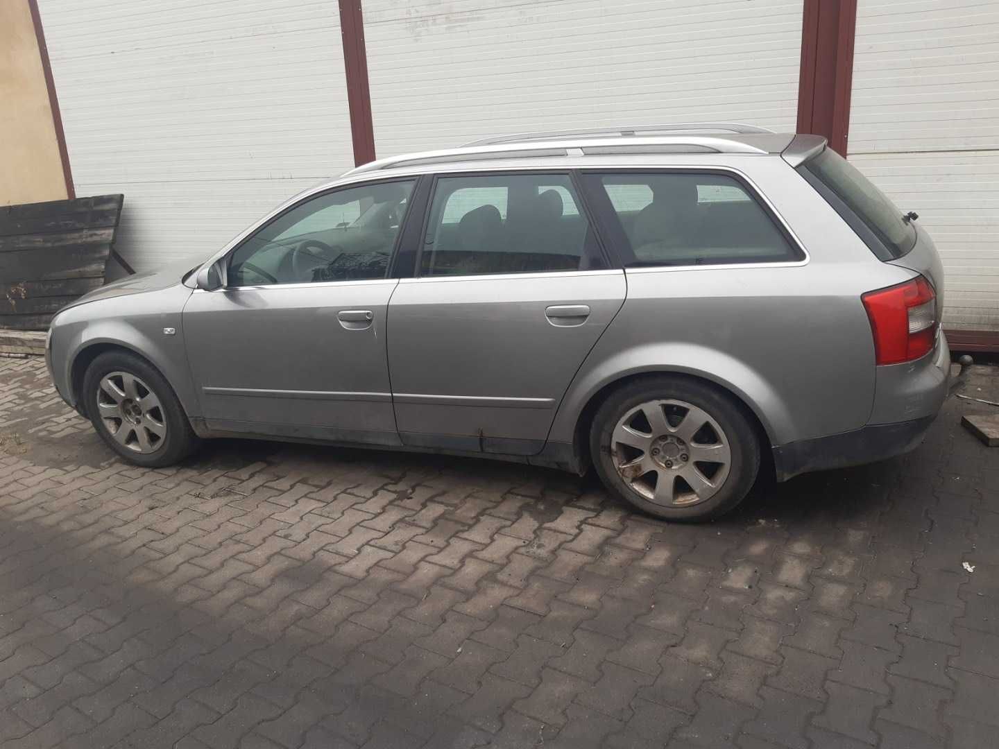 Audi A4 B6 Lampy drzwi klapa zderzak tył Kod lakieru LY7Q