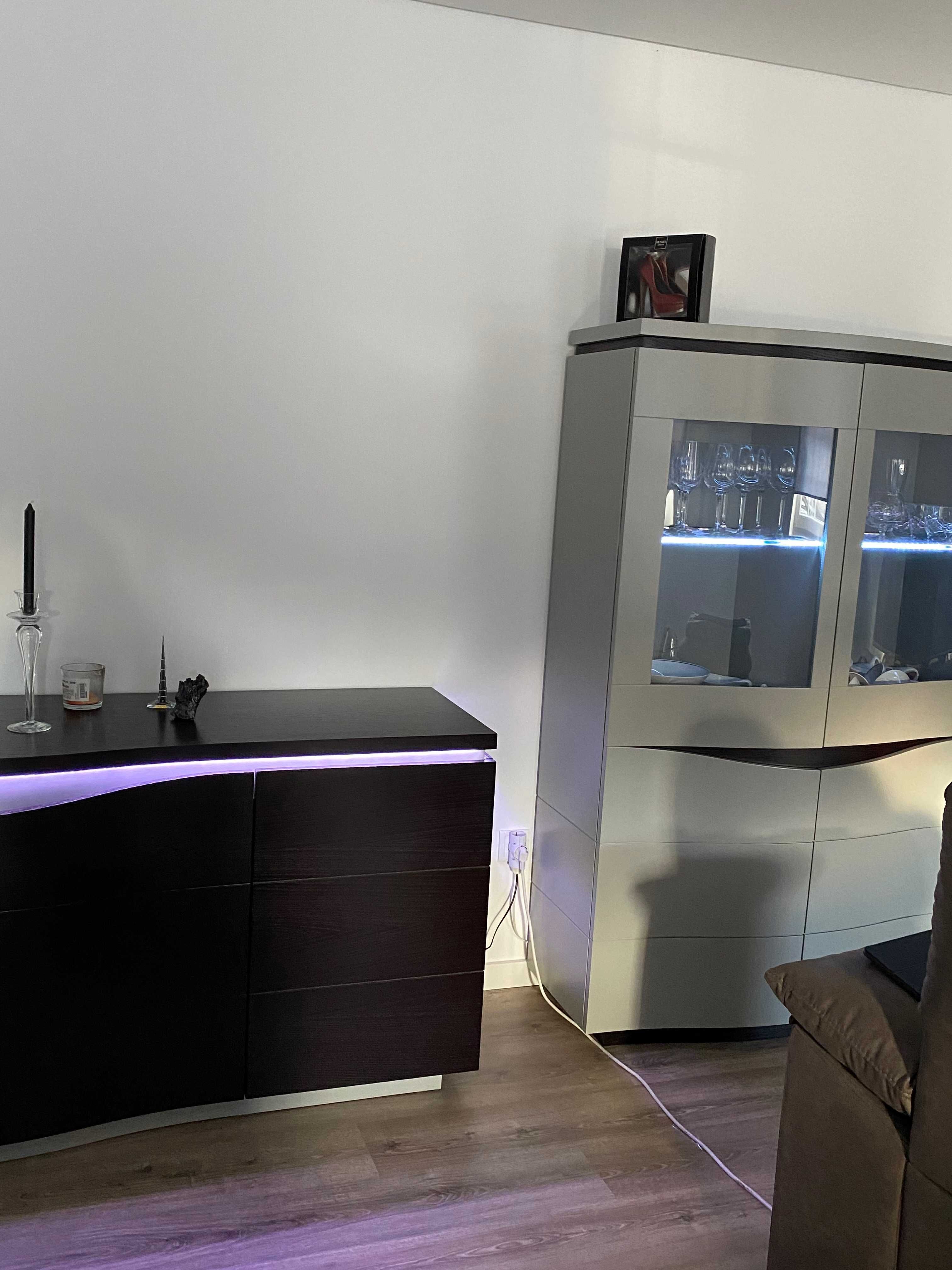 Vendo Conjunto de Sala - Aparador e Louceiro Wengué e Cinza