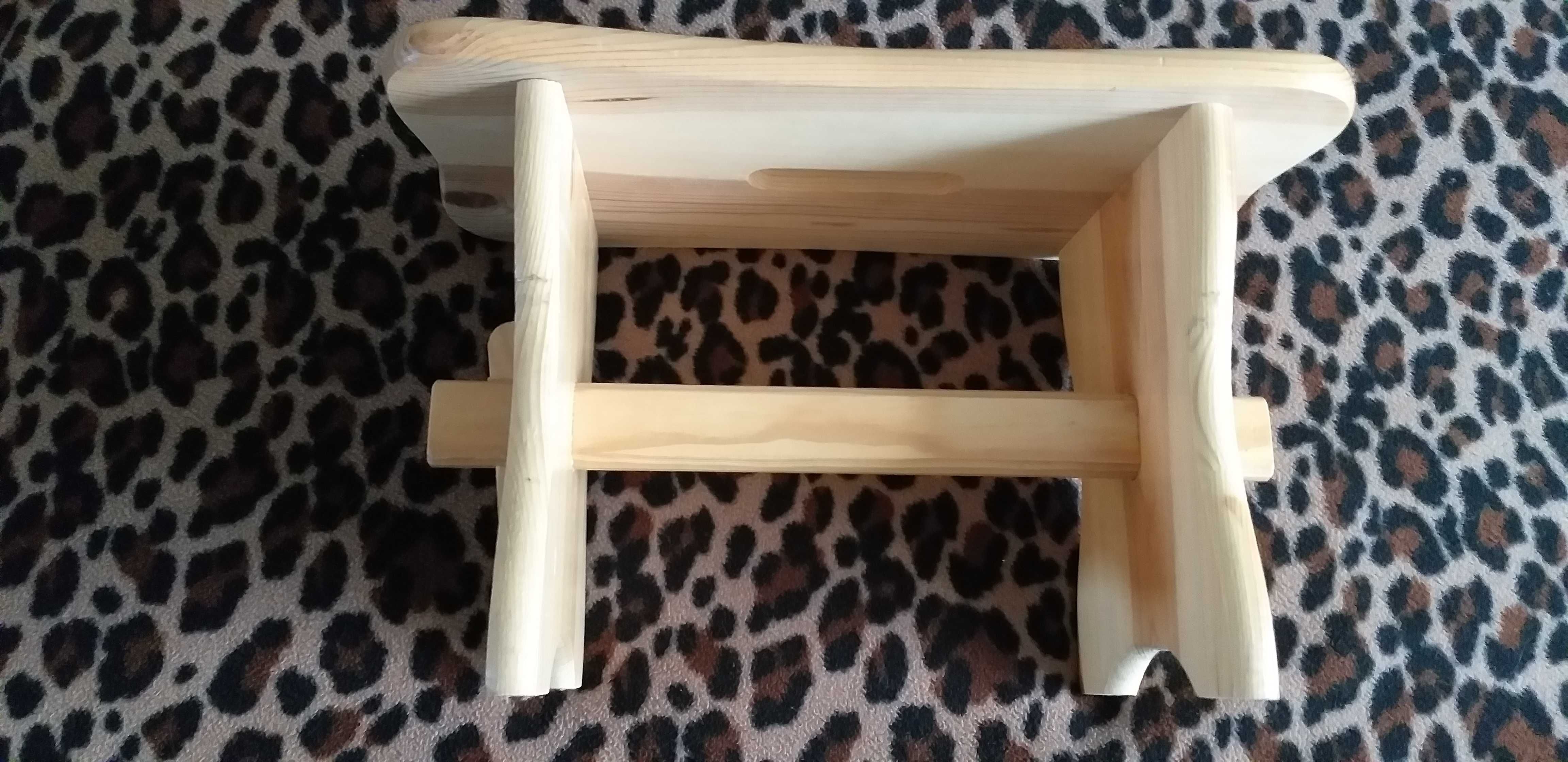 Taboret krzesełko drewniane