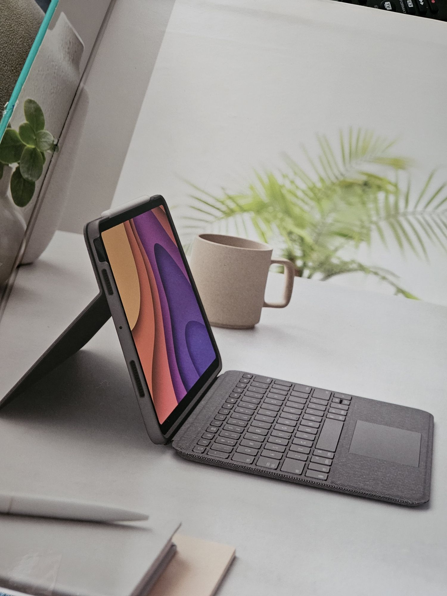 LOGITECH Folio Touch Apple iPad AIR 4th AZERTY Klawiatura Uszkodzona
