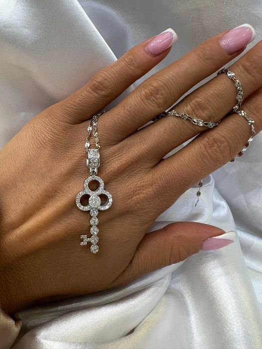 Wisiorek kluczyk z diamentami naturalnymi 0.90 CT