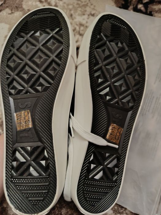 Продам, нові теплі, стильні кеди.