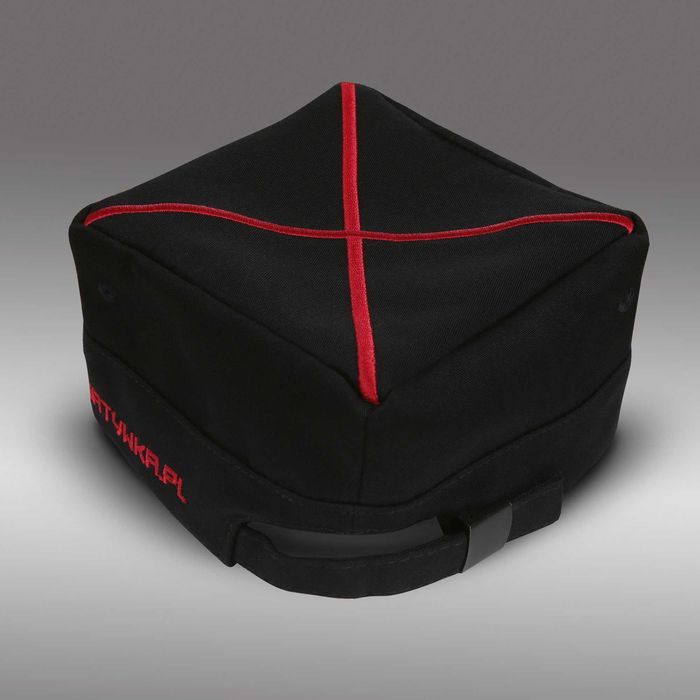 Rogatywka czarna z ozdobym haftem rozmiar L