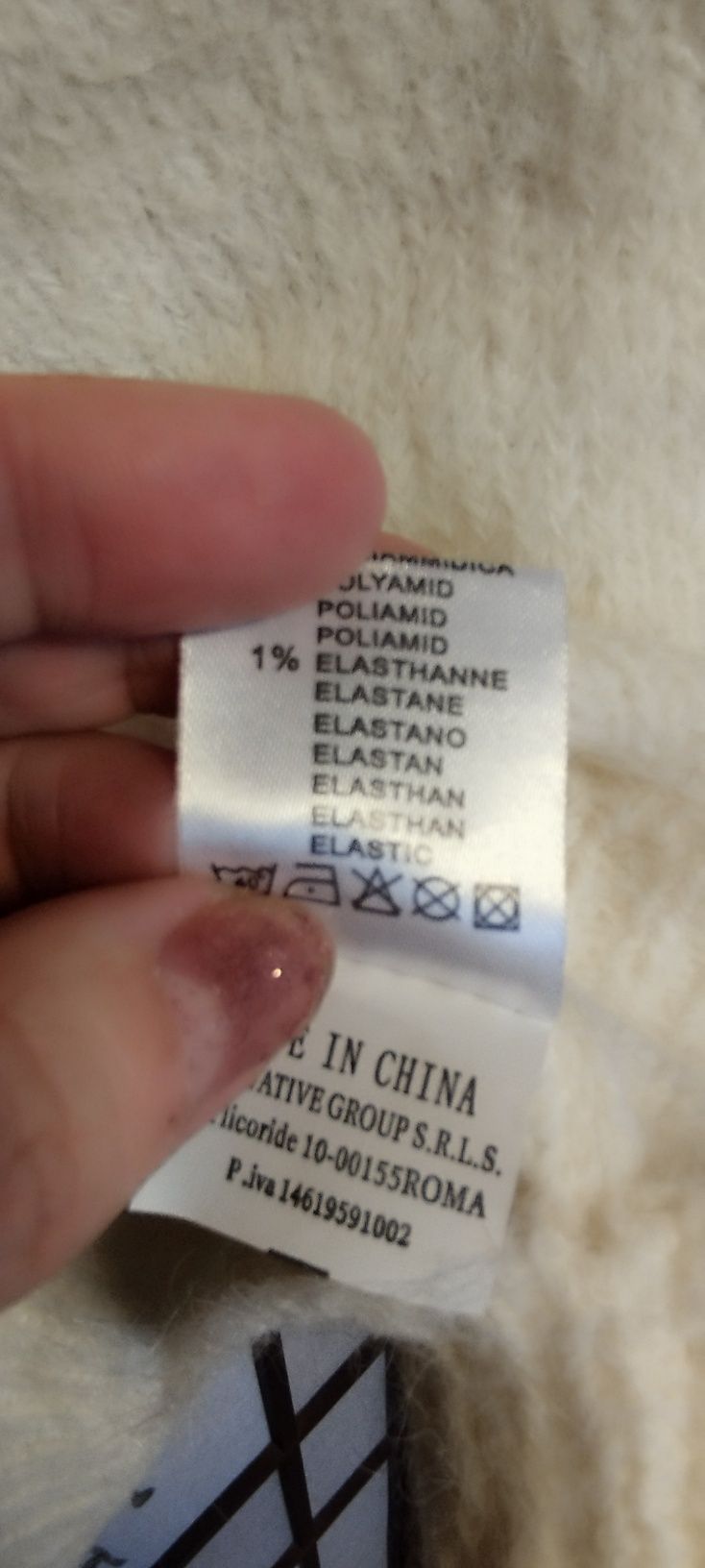 Elegancki sweter z pięknymi aplikacjami