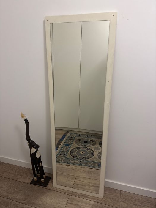 Lustro z drewniana ramka