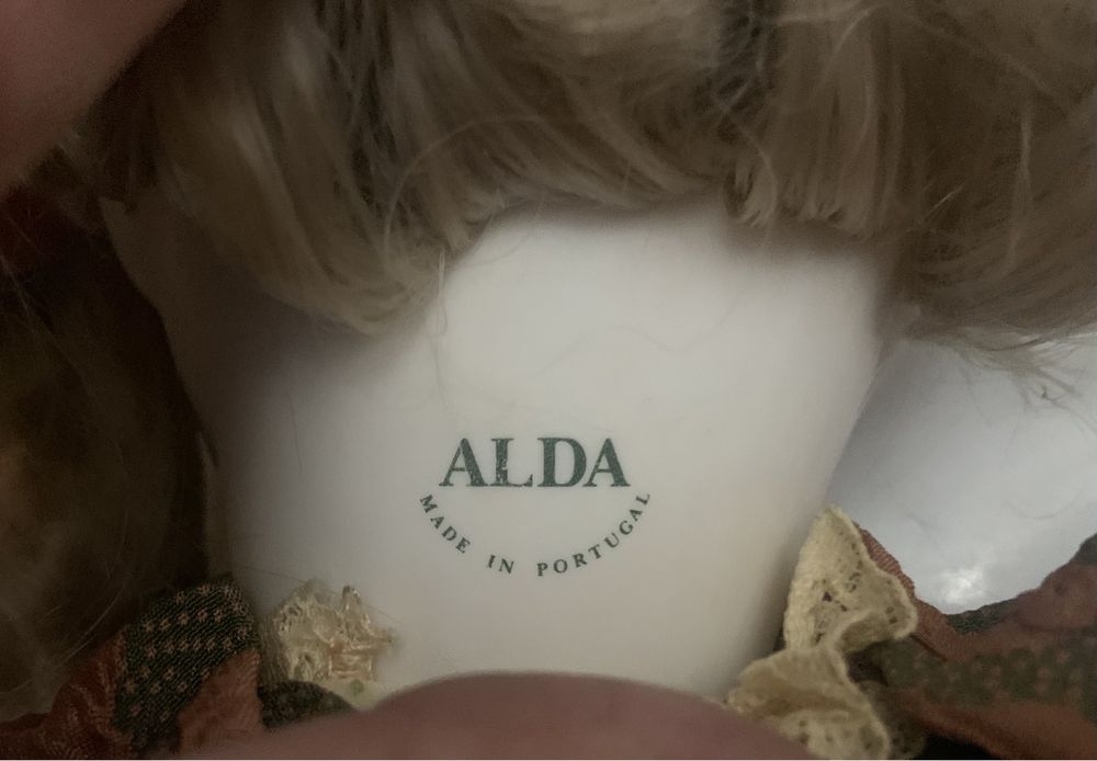 Boneca de porcelana portuguesa Alda