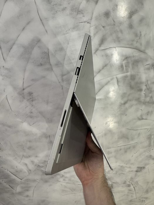 Microsoft surface pro 4 intel core i7 2.2GHz 8gb 256ssd