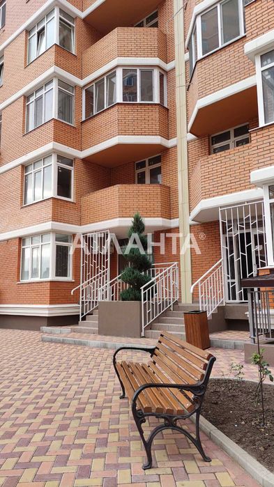 Двухкомнатная квартира в новом современном доме из красного кирпича
