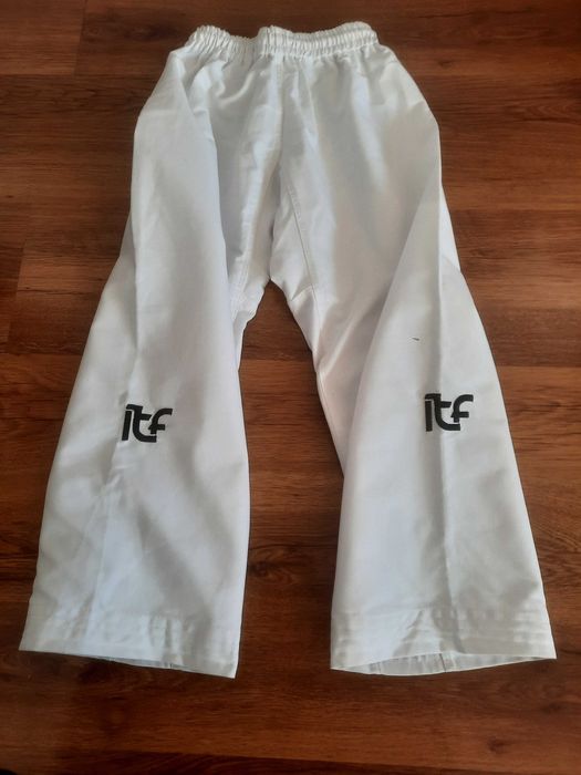 Strój taekwondo szyty na wymiar.