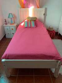 Cama de menina. 70€.