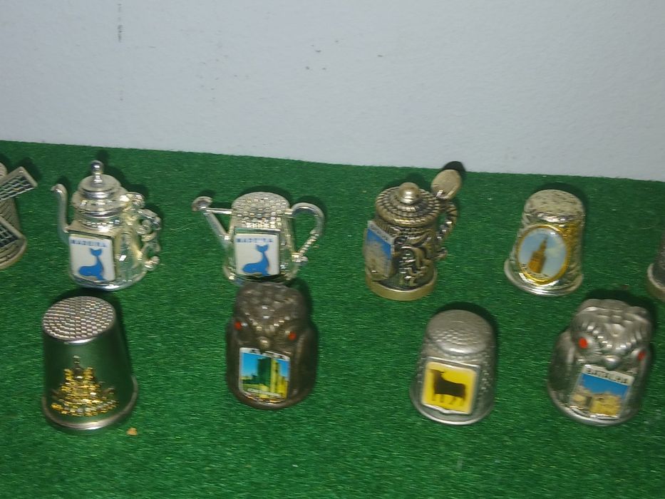 Colecao 12 dedais metal por 25 €