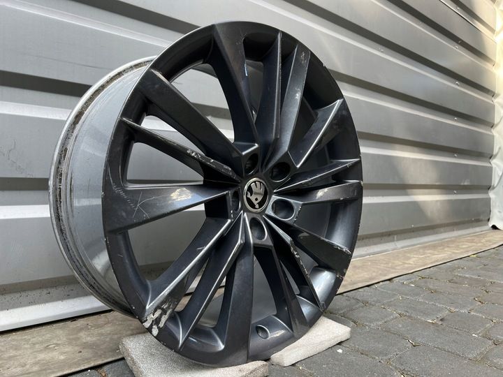 ORYGINALNA Felga Skoda 19" 8.0" ET 44 5x112 3V0.601.025.BD Superb