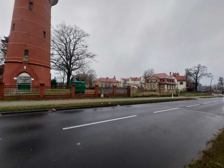 Do wynajęcia plac w centrum, przy głównej drodze.