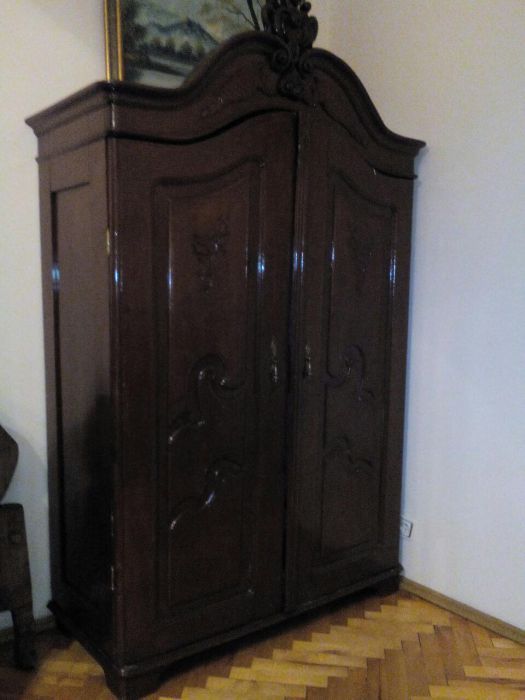 Шкаф одежний старинний