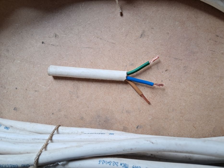 Провід пвс мідний,3×2,5мм. 1×4,0мм.