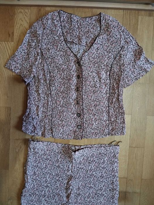 Komplet spódnica z bluzką w drobne kwiatki rozmiar L szerokość 90 cm