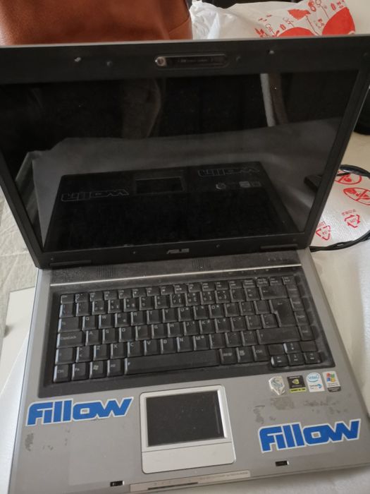 Portátil Asus em funcionamento