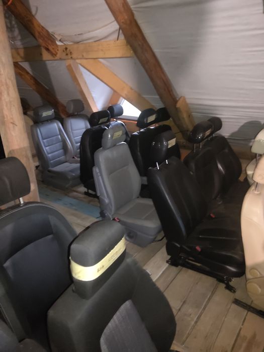 У наявності багато шкіряних салонів на різні моделі авто