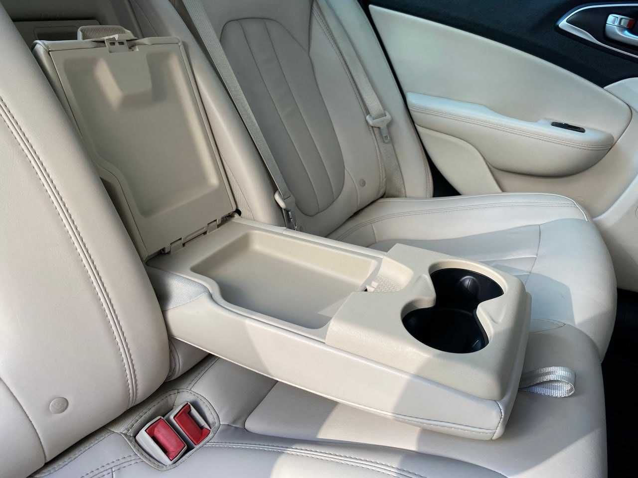 Продам Chrysler 200 2016. Можна в розстрочку, під викуп.