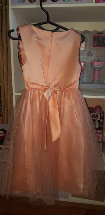 Нарядное платье на девочку