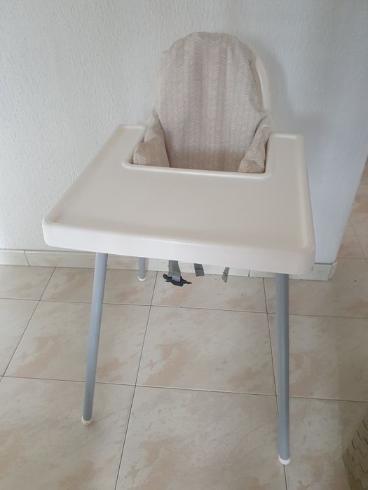 Cadeira de refeição para bebés do ikea com tabuleiro e almofada