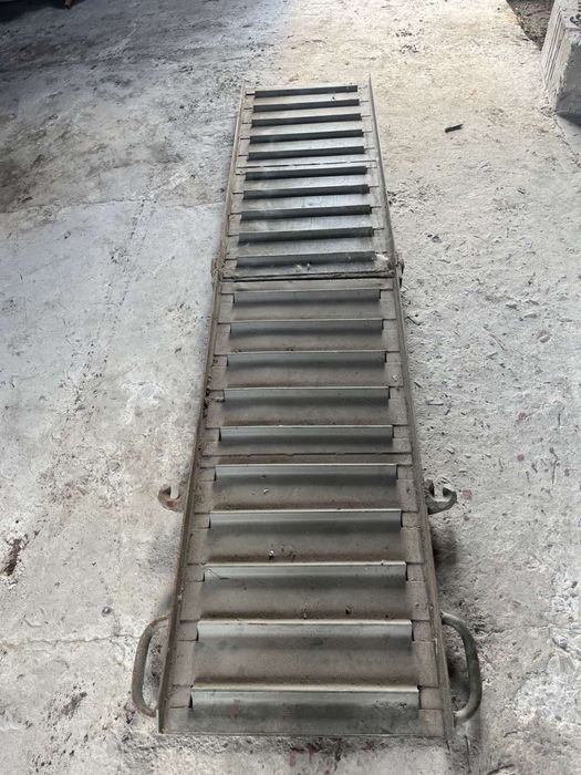 Металеві трапи