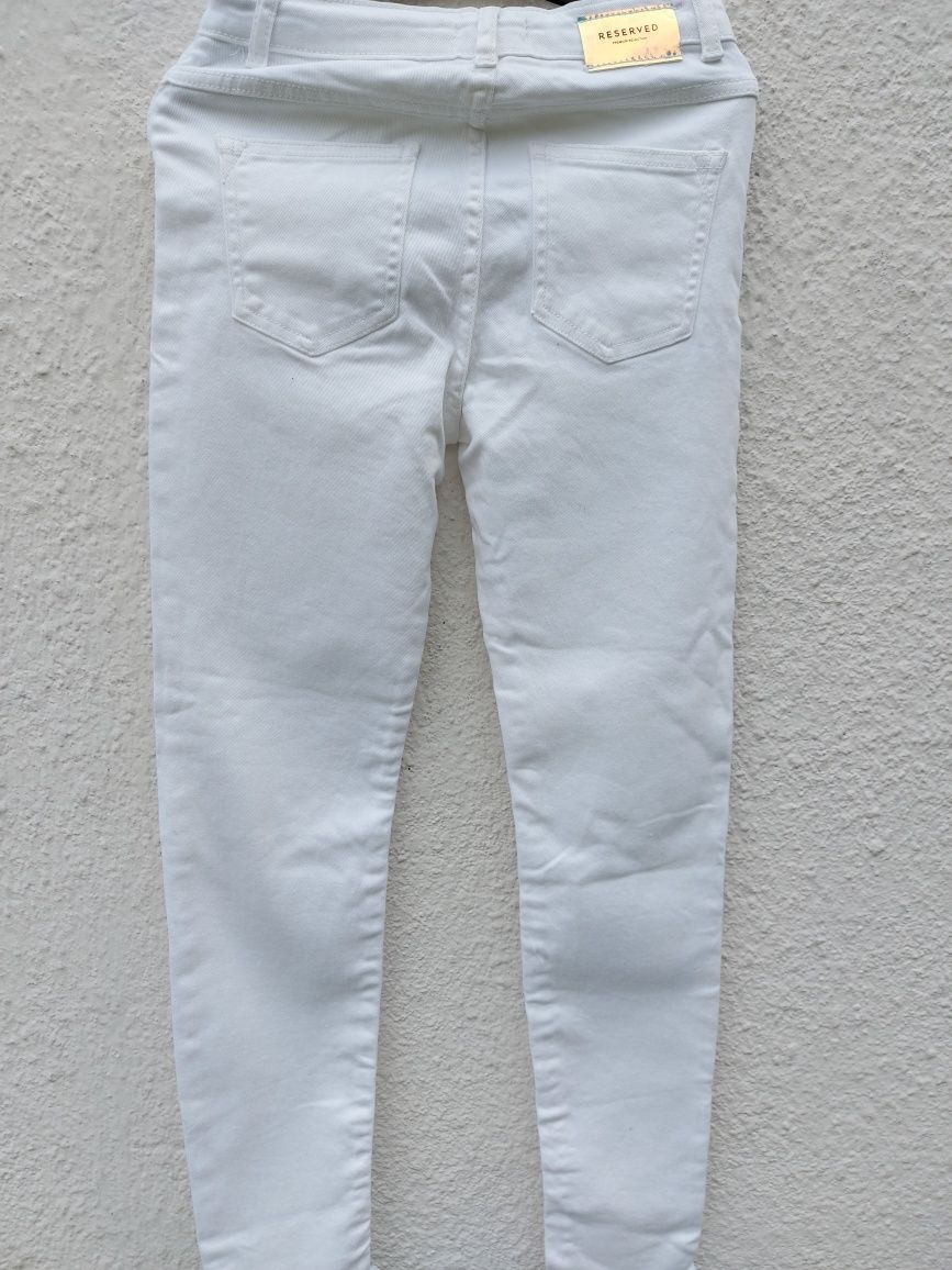 Białe nowe spodnie Reserved rurki rozmiar 152