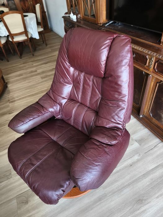Poltrona Suíça em couro legítimo