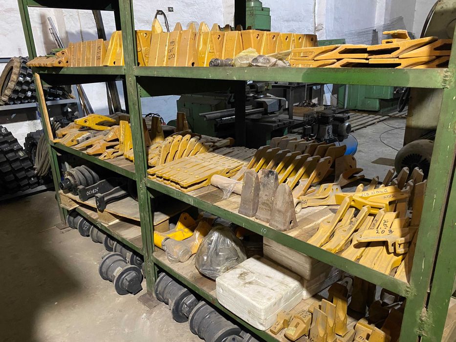 Продаж ковша,ніж, втулка для ескаваторів.