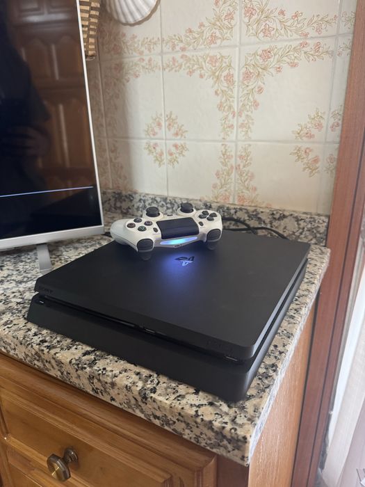Playstation 4 + Comando + Jogo