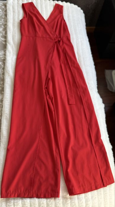 Macacão com rachas nas pernas tamanho L