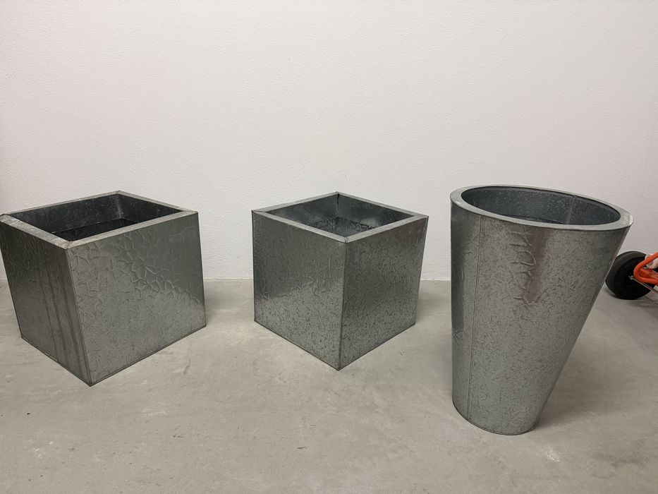 Vasos de latao para plantas