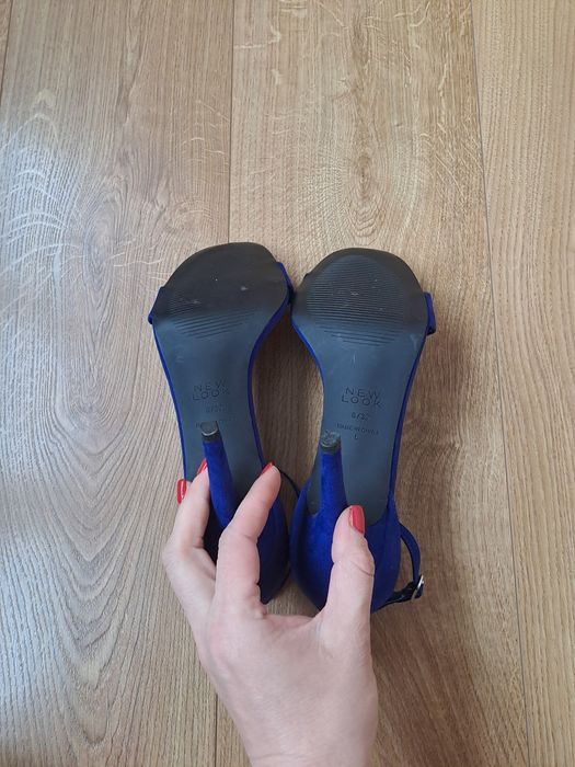 Синие нарядные босоножки на высоком каблуке