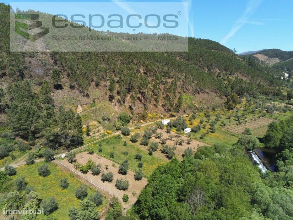 Terreno junto à ribeira do Sesmo