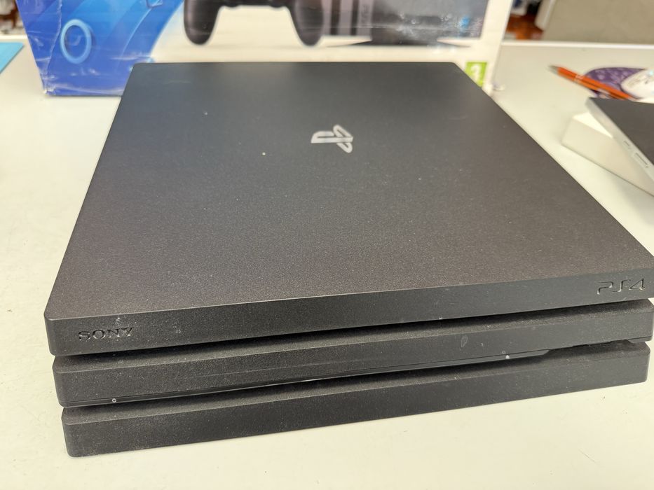 Konsola ps4 pro 1000gb pelny zestaw CUH-7016B