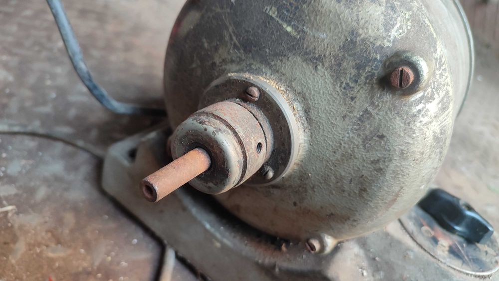 Мотор 40 кг.+Мотор,1500 та 6000 оберти з двохстор 220 В.