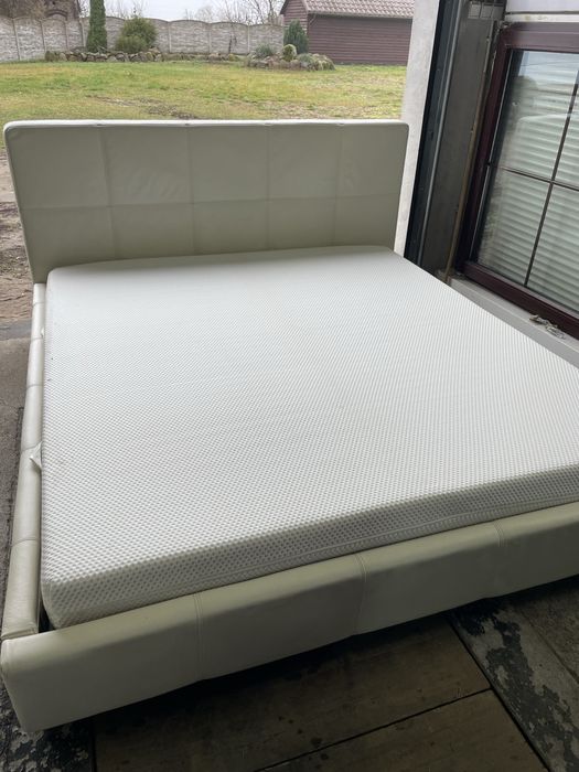 Lóżko tapicerowane z materacem 180х200
