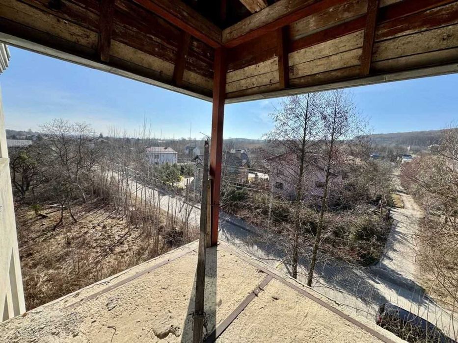 Продаж 5-х поверхового будинку 
с. Волиця 10 км. до Львова