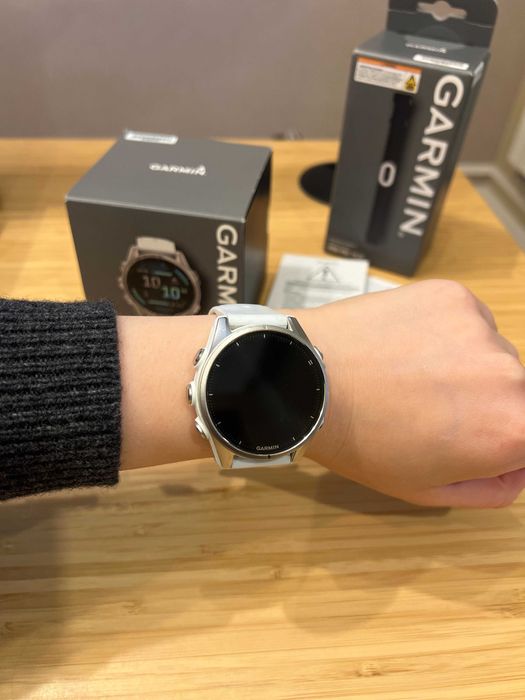 Garmin Fenix 8 Amoled biały srebrny stone white GPS 43mm