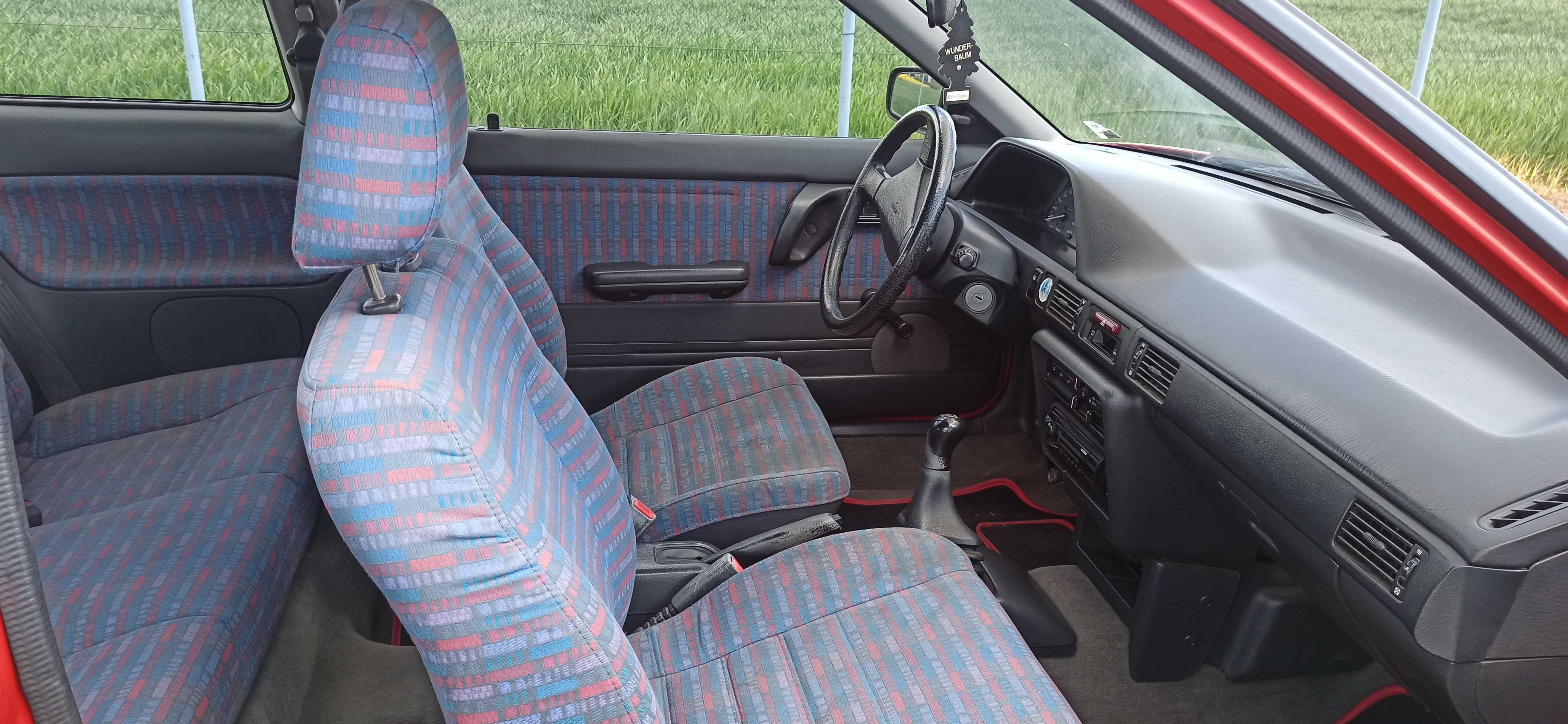 Mazda 323 bardzo dobry stan 1992