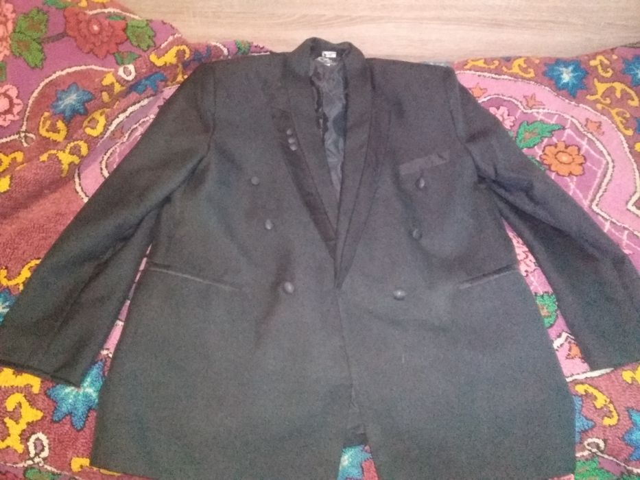 Мужской костюм черный