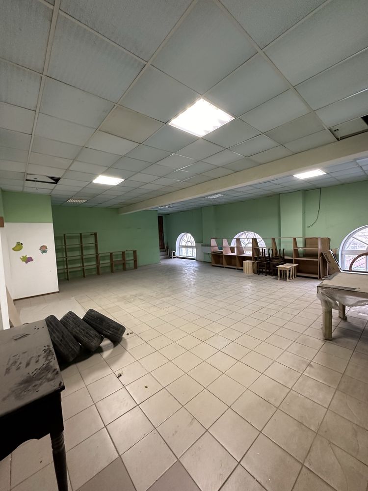 Приміщення в центрі міста вул.Соборна 2 поверхи (425 м кв)