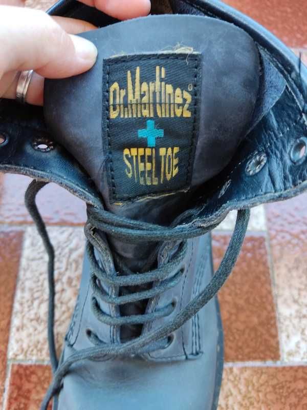 Botas azuis. Dr Martinez