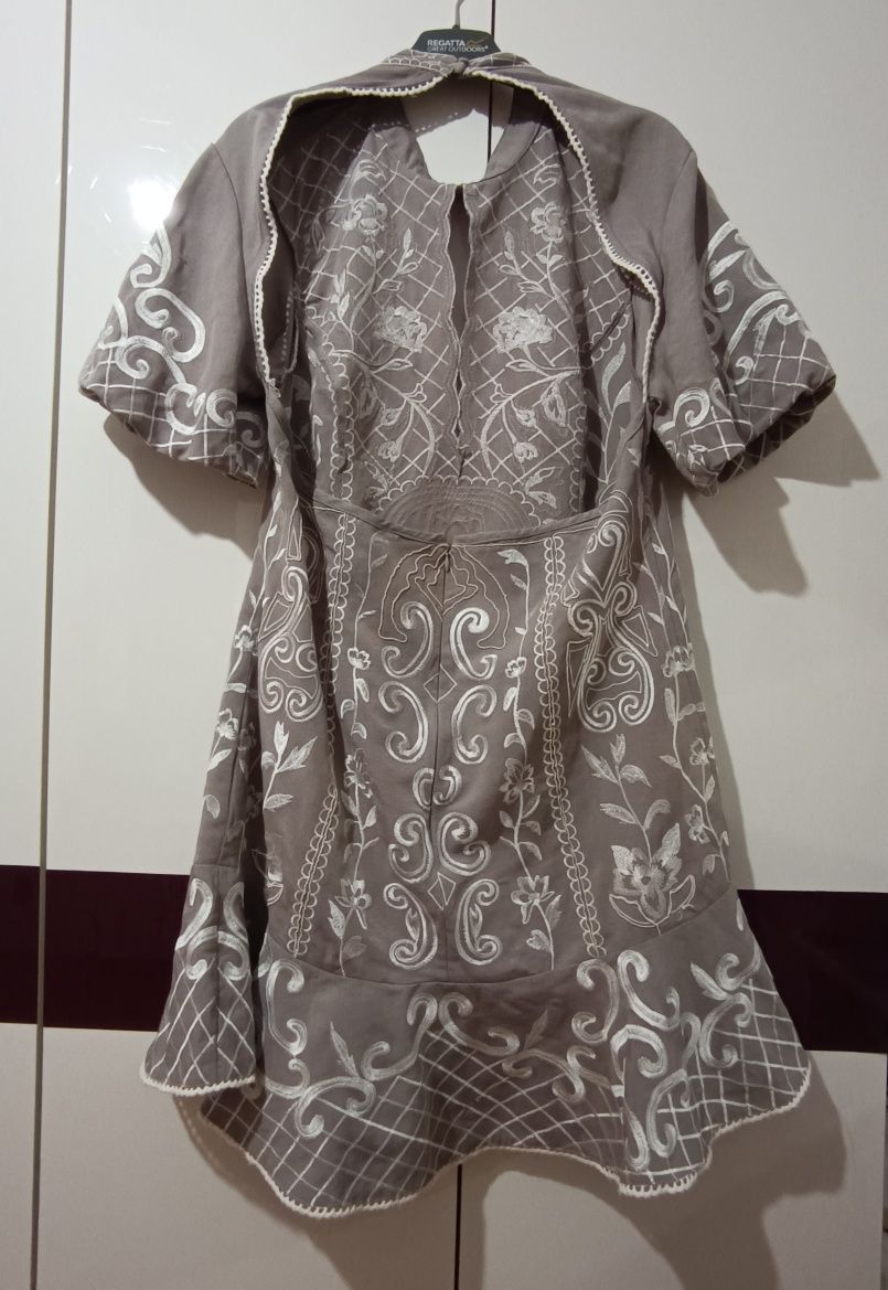 Okazja! Oryginalna ekskluzywna sukienka ASOS Design r 42 haft falbanka