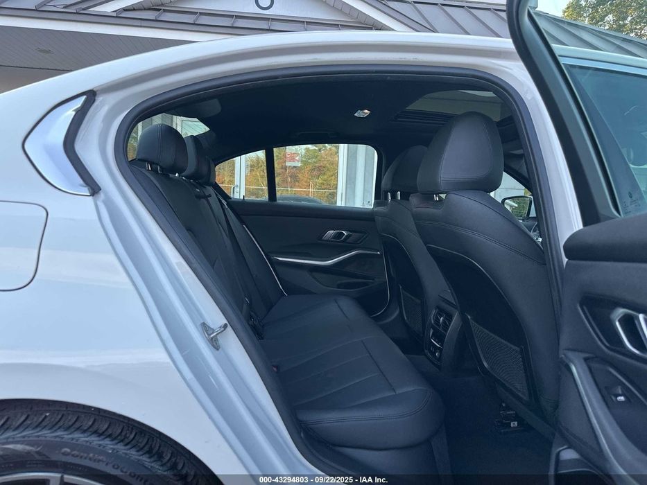 2020 BMW 3 Series в порту
