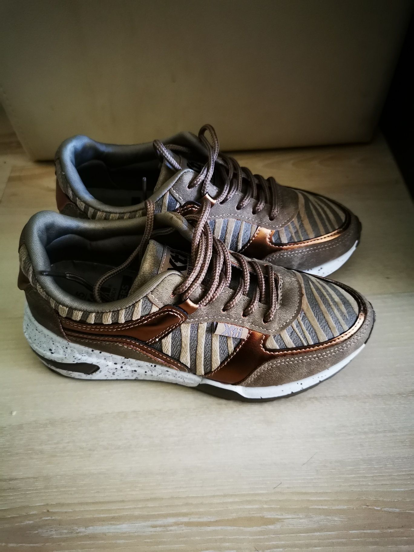 Buty sportowe Xti 35 sneacers