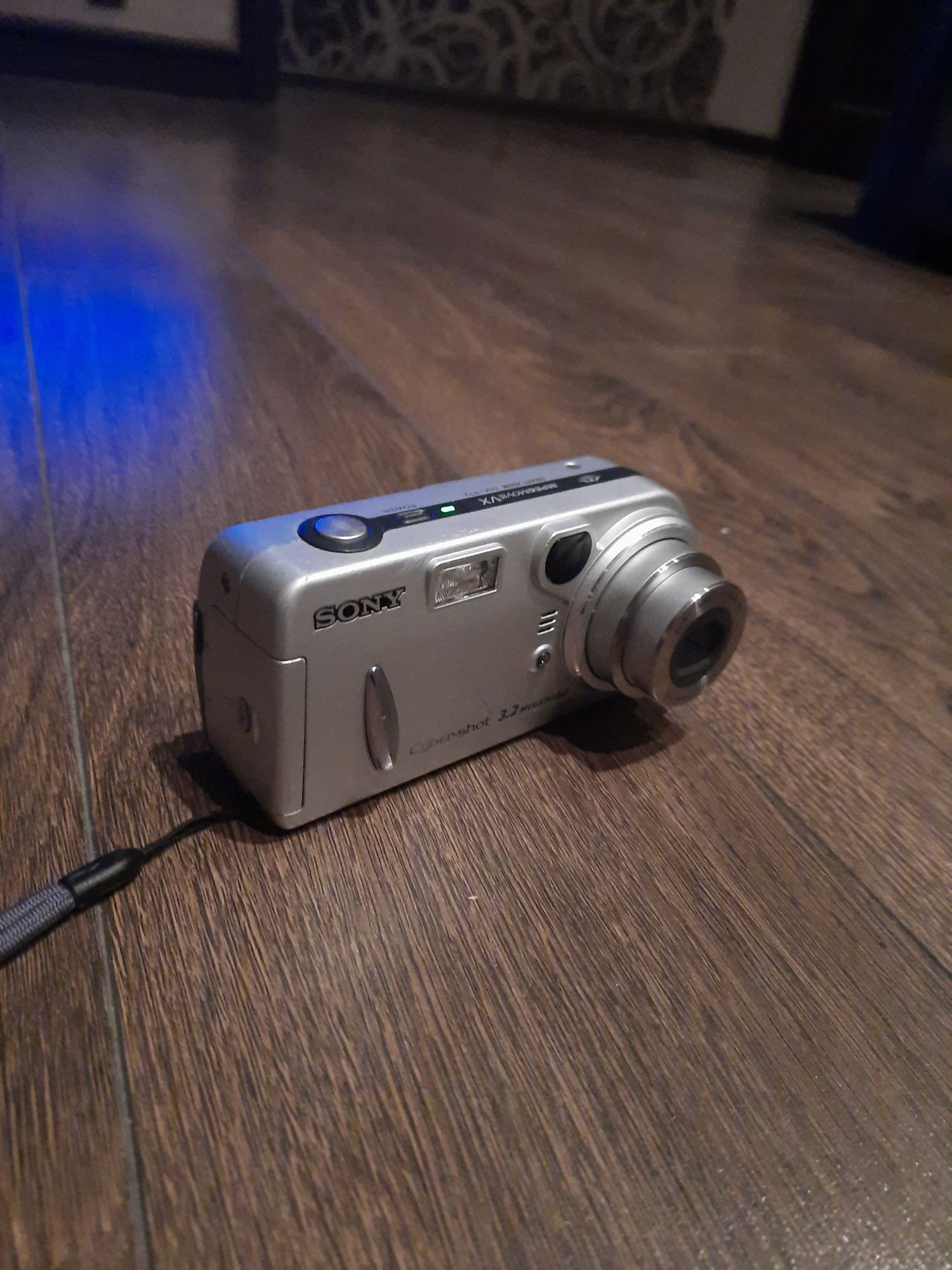 Продам фотоапарат sony Ceber-shot 3.2 MEGA PIXELS