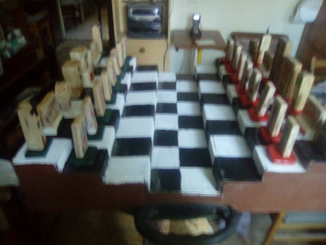 Jogo de xadrez da Marvel em Madeira+jogo em "escadas"