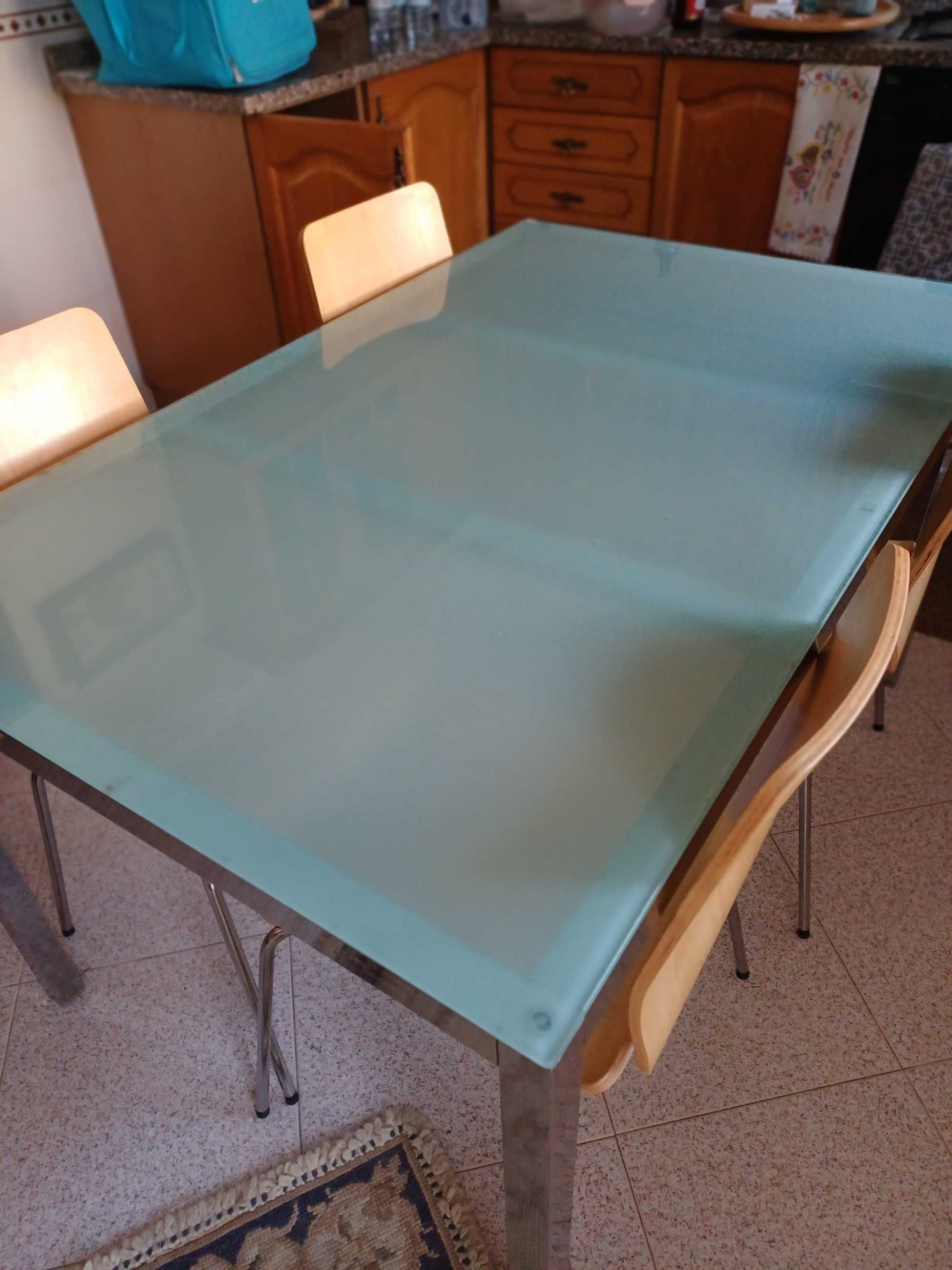 Mesa de cozinha + 4 cadeiras