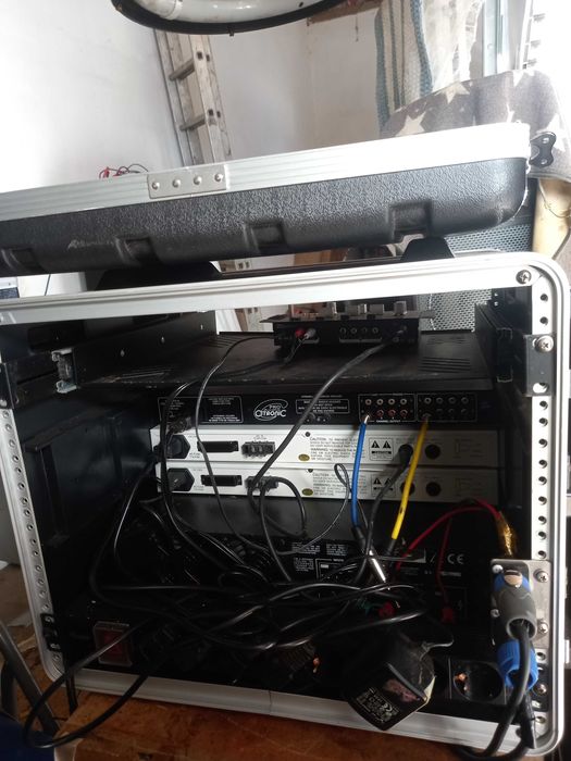 Colunas de som e respetivo processamento.